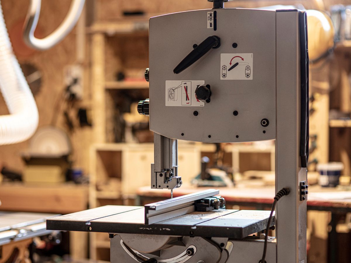 9 Best Bandsaws For Resawing | Review & Buyer’s Guide | WWPN